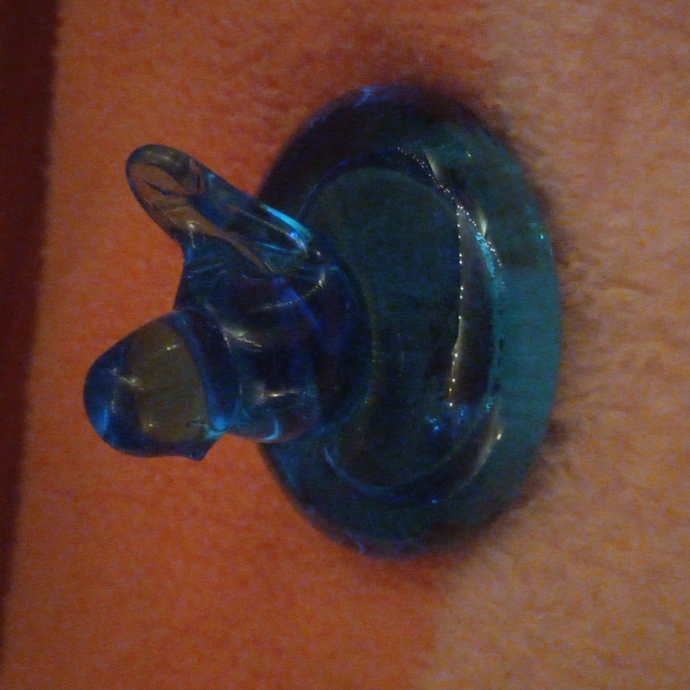 A little blue glass bird 🐦